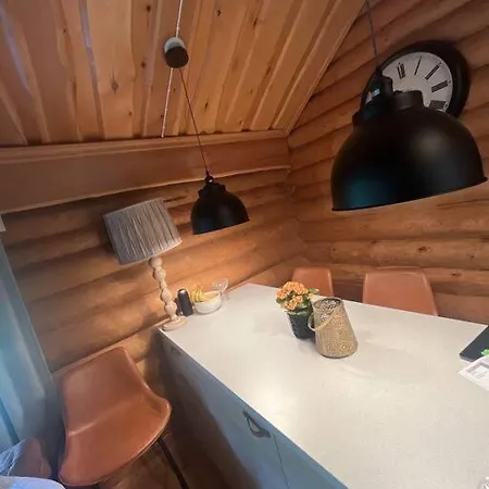 Moekki Luonnon Keskellae. Chalet