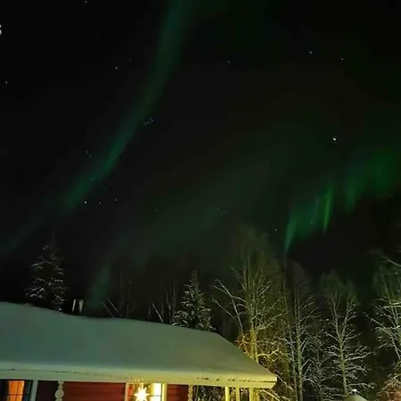 Moekki Luonnon Keskellae. *