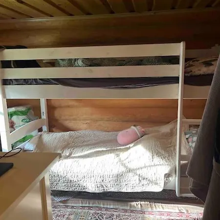 Moekki Luonnon Keskellae.